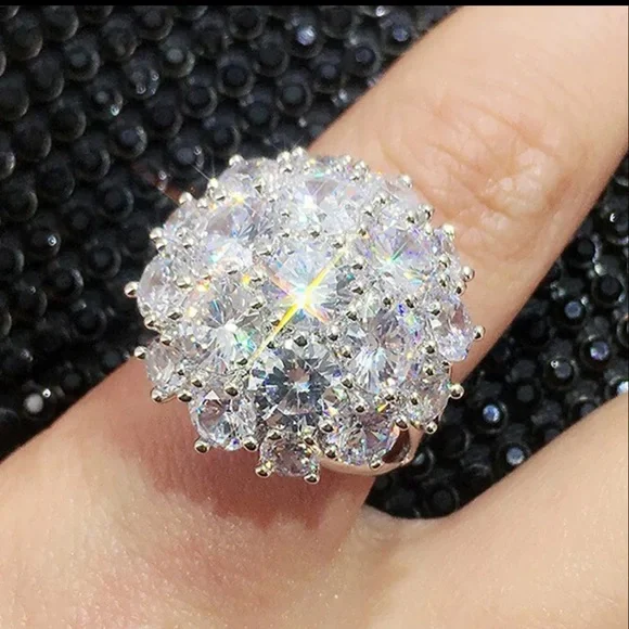 New Luxury 925 Silver Beautiful Flower Diamond Ring - Picture 1 of 5